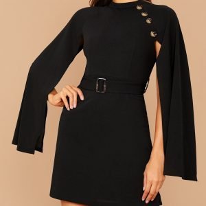 Vestido manga larga con cinturón y detalle de botones