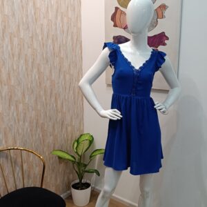 Vestido corto con cordón en espalda y manga mariposa
