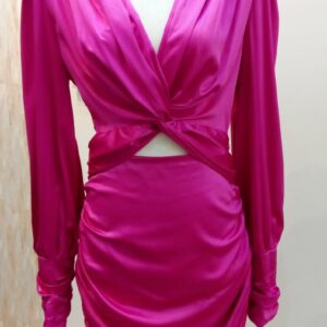 Vestido corto cuello V abertura en cintura