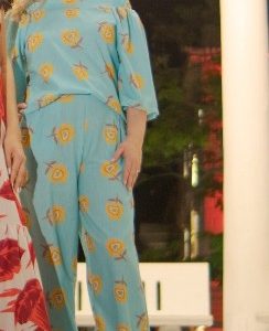 Conjunto de blusa off shoulder y pantalón Lino