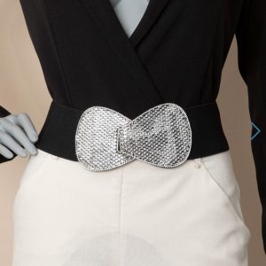 Cinturón elástico con hebilla plateada