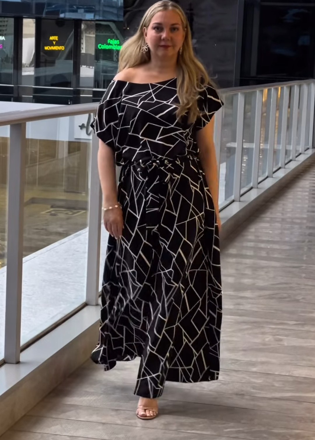 Vestido largo con estampado geométrico black&white CAVA