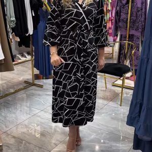 Vestido midi cuello V con estampado geométrico black&white CAVA