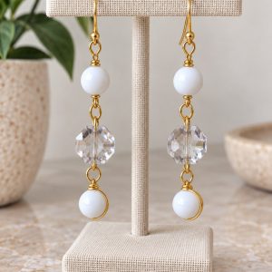 Pendientes largos con piedras blancas y semipreciosas
