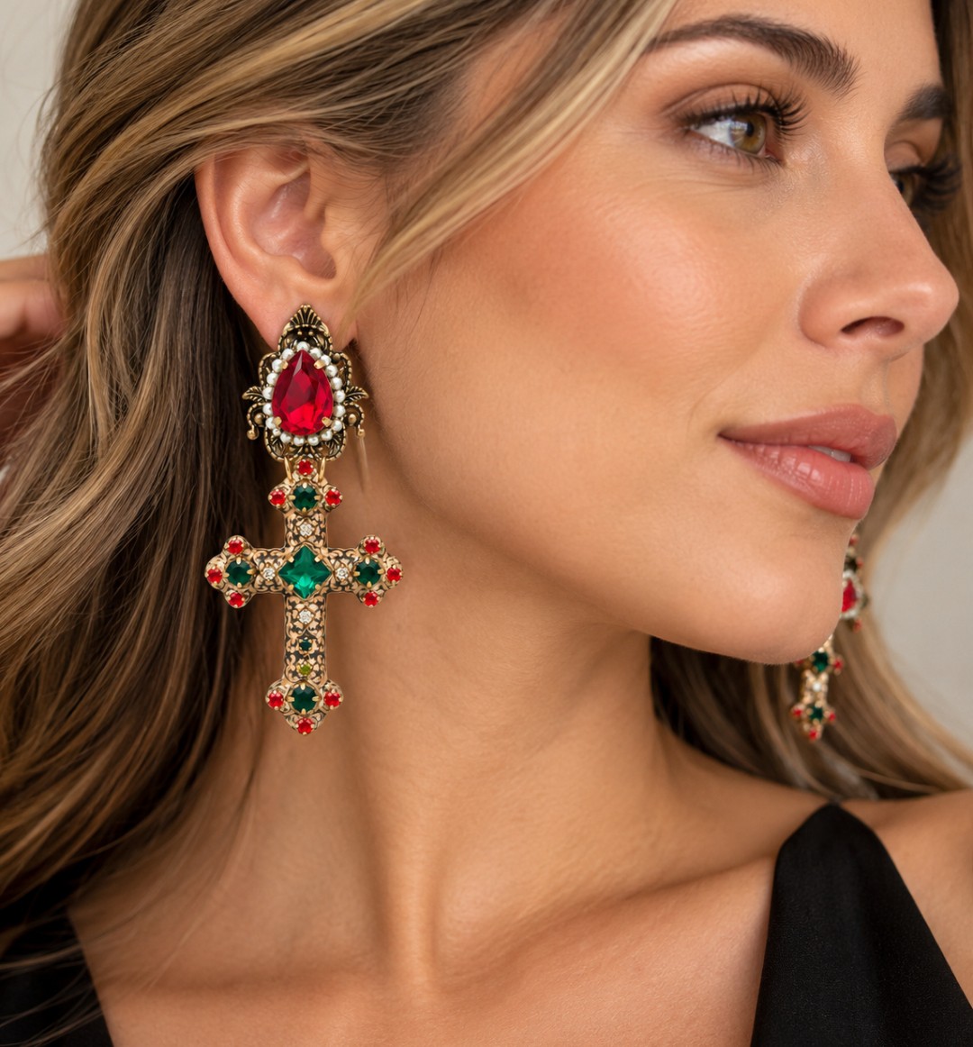 Aretes estilo Barroco con cruces y pedrerías